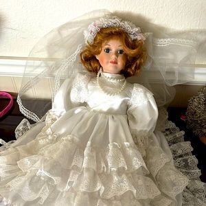 18 inch Vidal fool with long view lace dress shoes and jewelry